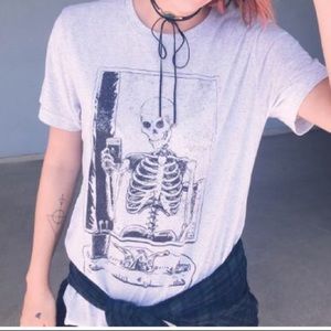 Skelfie Skeleton Selfie Graphic Tee